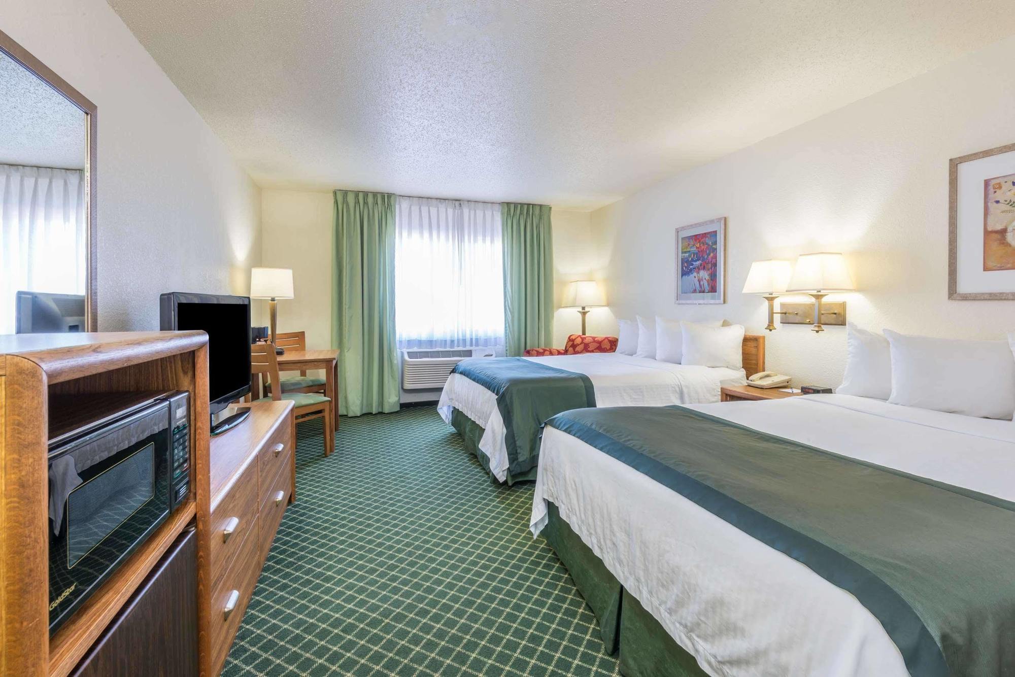 Baymont By Wyndham Salina Hotell Eksteriør bilde